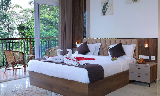 Kunchithanny Resort | EVAARA RESORT