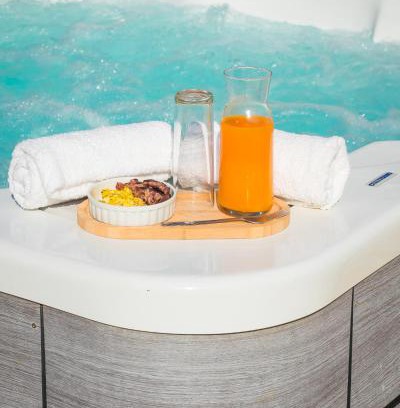 Port-Louis Apartment | Evasion en plein cœur de la ville T2 Jacuzzis Sauna et piscine au centre de Port-Louis