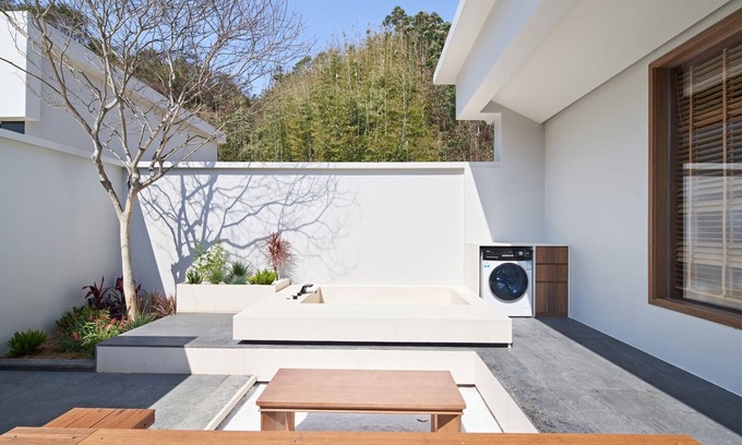 Longmen County Hotel | Even's Garden