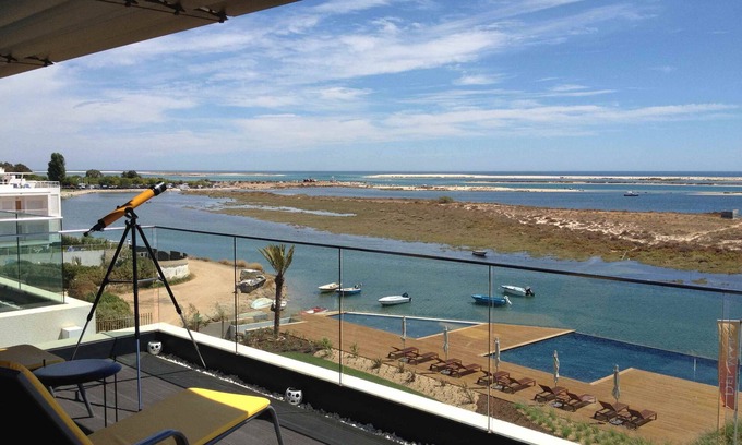 Fuseta Apartment | Excellent Beachfront Penthouse With 180 ° Views in the Algarve