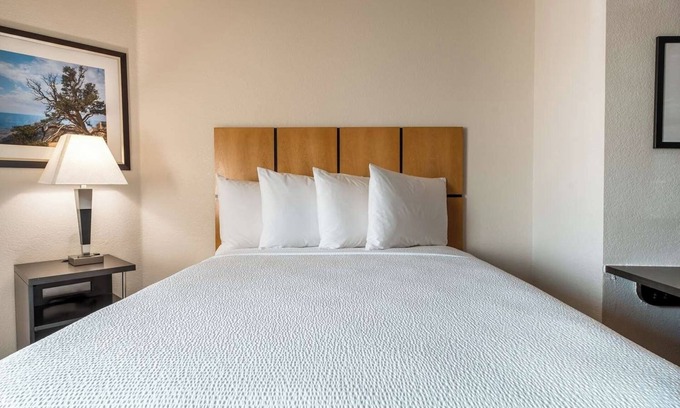 Park Central Hotel | Excellent Choice! Spacious Unit w/Full Kitchen, Free Parking Onsite!