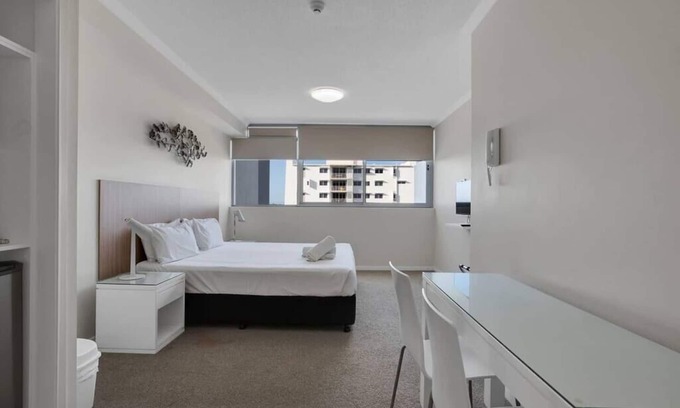 Mackay Apartment | Excellent Location - Modern Hotel Room in Mackay!