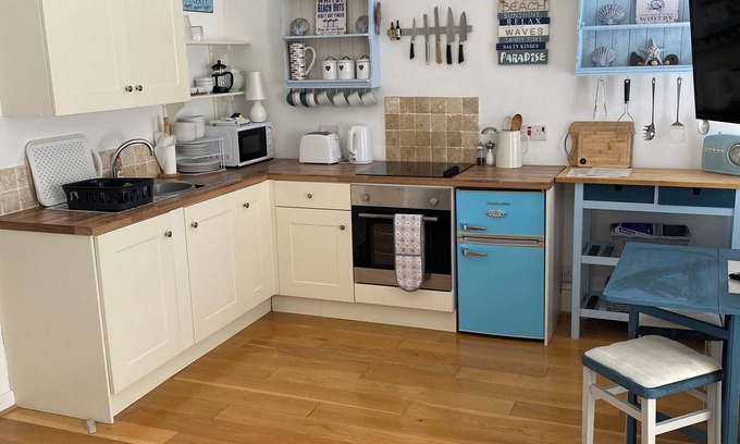 West Cliff Apartment | ⭐️EXCEPTIONAL ONE BEDROOM APARTMENT WHITBY -ABBEY VIEWS & 3PM CHECK IN SLEEPS 4