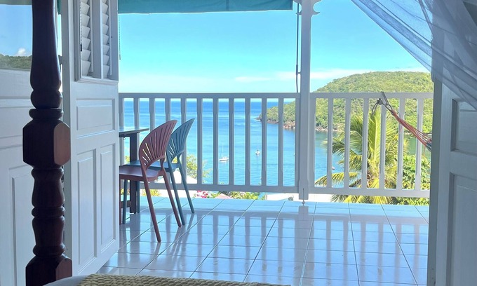 Les Anses-d'Arlets Villa | Exceptional T3 sea view apartment, 5 minutes walk from the beach! And jacuzzi