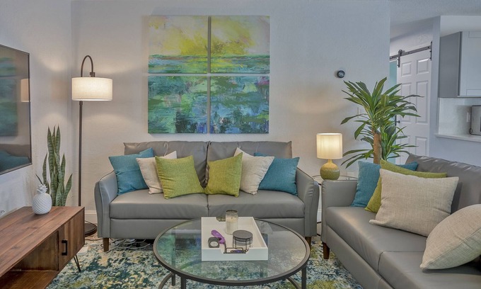 Dunedin Condo | Exceptionally Clean Comfy King Beds 1 Mi 2 Honeymoon Island Beach Pass Included
