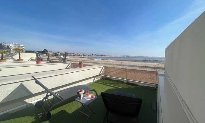 Le Pouliguen Apartment | Exceptionnel les Pieds Dans L'eau! Face à la Baie de la Baule