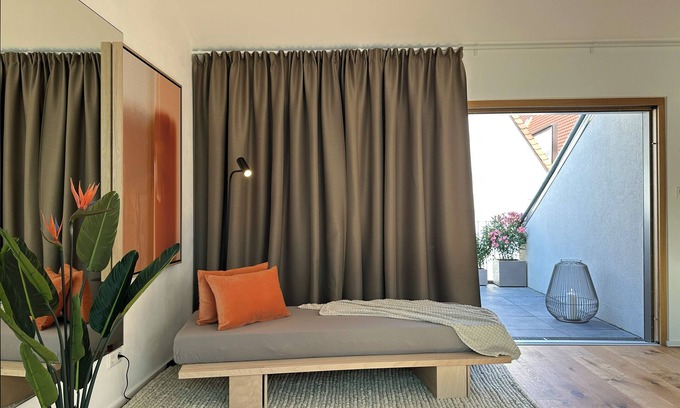 Innenstadt - Sankt Ulrich-Dom Apartment | Exclusive apartment on Rathausplatz: terrace with Perlachturm view & parking space