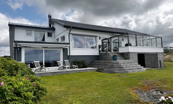 Asa Ski Chalet | Exclusive Beachfront Villa in Åsa – Sauna, Jacuzzi & Panoramic Sea View | SE02102