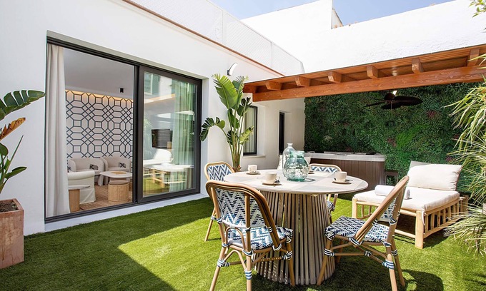 Alfalfa House | Exclusive Sevillian House with Terrace & Jacuzzi. Casa Lagar III