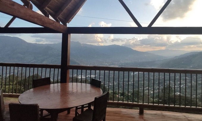 Girardota Bed & Breakfast | Exclusive Teak Room Cabains