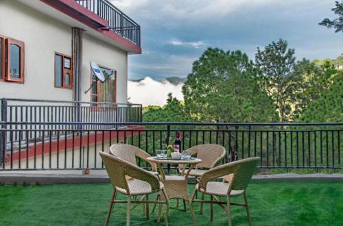 Dharampur Apartment | Exotic Stays I The Pine Trails I Serviced Apartments I Toy Train View I Best Seller I Guaranteed Best Price I Kasauli