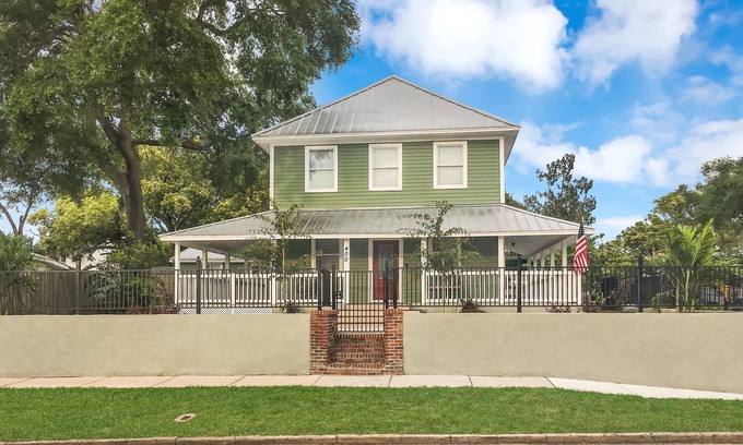 Tarpon Springs House | Experience the Captain's Quarters. A Historic 1920 American Four Square.