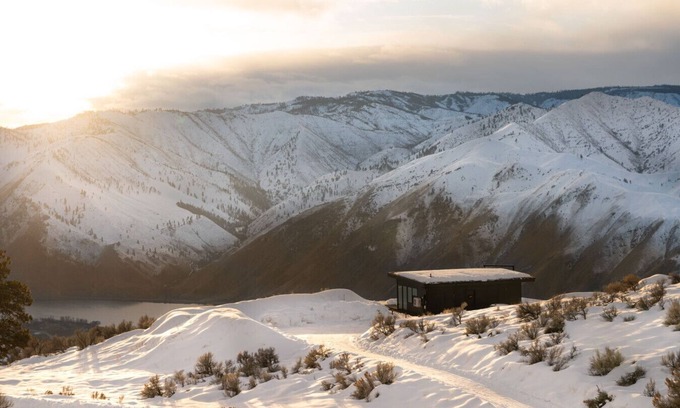 Orondo House | Experience the feeling of being on top of the world in this breathtaking retreat