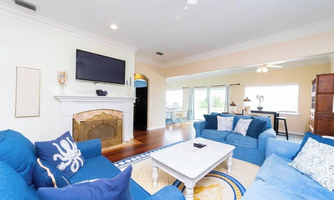 St. Augustine House | Experience the mesmerizing beauty of the Atlantic Ocean from the recently renovated 1500 sq