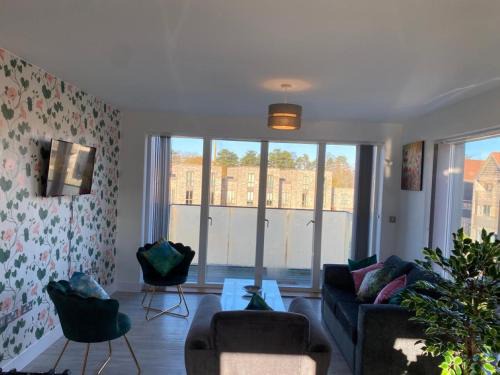 Cambridge Apartment | Exquisite & Contemporary 2 Bed Apartment w Parking 10 mins walk to Papworth, Addenbrookes hospitals & Bio Medical Campus
