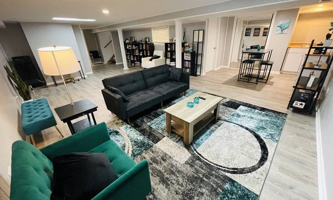 Glenview House | Exquisite Getaway Basement Suite in Serene Glenview
