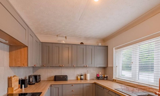 Little Stukeley House | Extensive 4 Bed close to Peterborough.