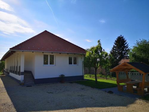 Sarvar Apartment | Ezüstfenyő Vendégház