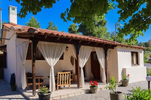 Koukounaries Apartment | F & B Summer Collection- Skiathos -Maistrali