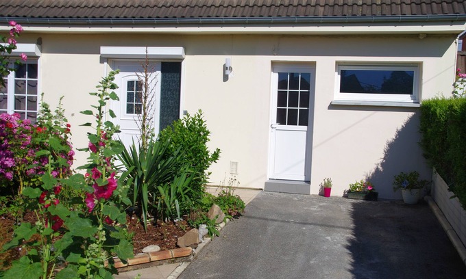 Ailly-sur-Somme Apartment | F1 furnished with Garden access