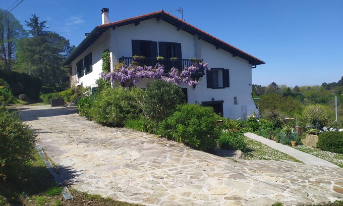 Urrugne Apartment | F3 with terrace/garden 4km beaches between St jean de luz/Hendaye