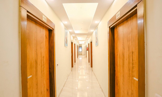 Wazirpur Hotel | FabHotel F9 NSP