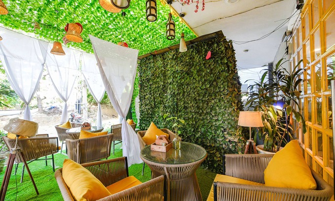 Gurugram Hotel | Fabhotel Old Maple Leaf