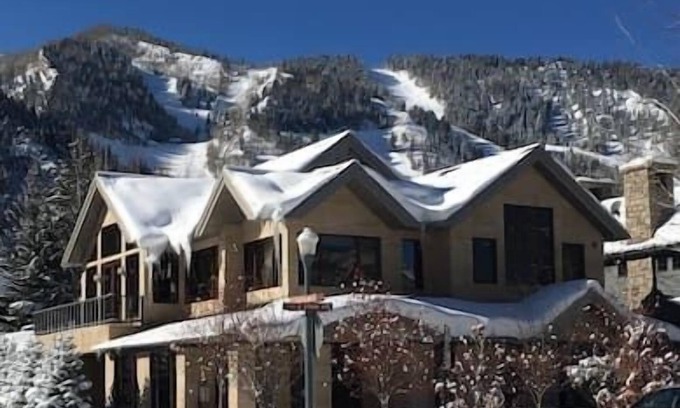 Aspen House | FABULOUS 6 BEDROOM 7.5 BATH HOME IN THE ASPEN CORE