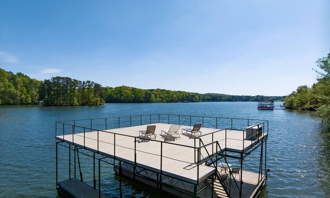 Gainesville House | Fabulous cove and location! Spacious 5 BR/4.5 BA, Outdoor Kitchen & Fire Pit