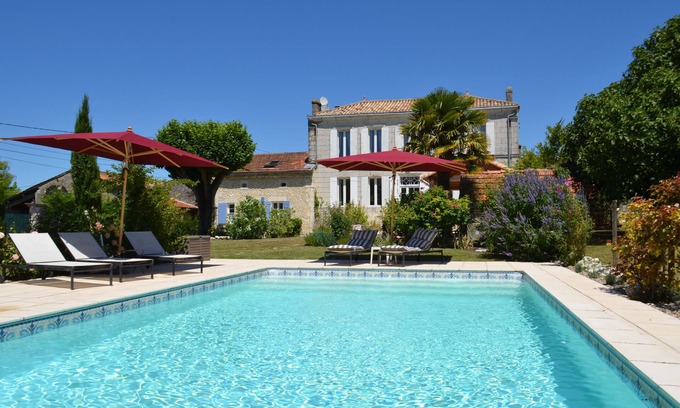 Saint-Thomas-de-Conac Cottage | Fabulous gite in a great location - adults only.