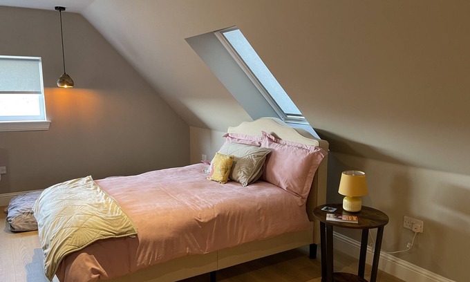 Cowdenbeath Apartment | Fabulous Open Plan Studio Retreat - Cowdenbeath