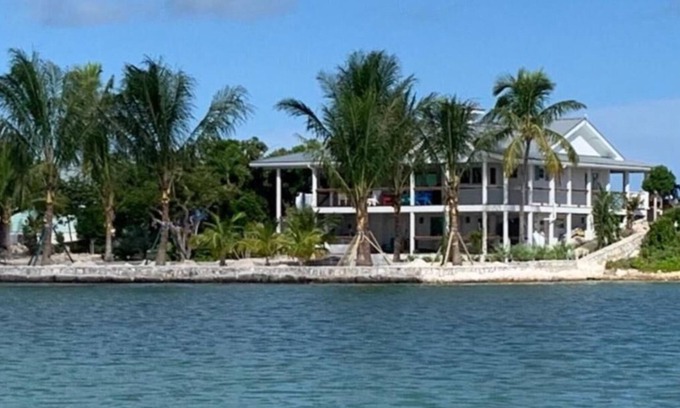 Lubbers Quarters Cay House | FABULOUS "SEA OF ABACO" VIEW WITH BOAT DOCK AND LIFT