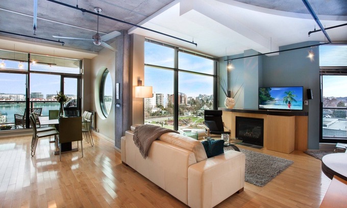 James Bay Condo | FABULOUS Ultra Modern Harbourview Getaway Downtown