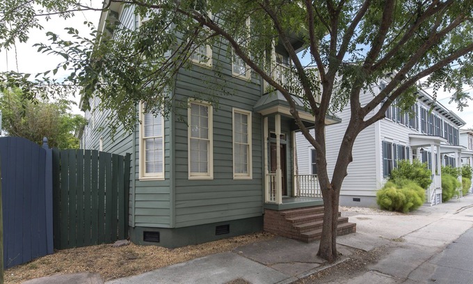 Savannah Victorian District House | Fabulous Victorian/Walk 2 Forsyth/Offstreet Parking/Relaxed Cancellation Policy