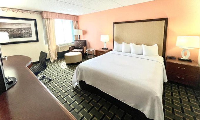 Wickliffe Hotel | Fairbridge Hotel Cleveland East