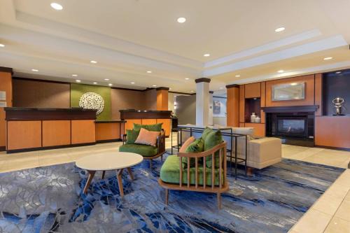 Rockford Hotel | Fairfield Inn & Suites by Marriott Rockford