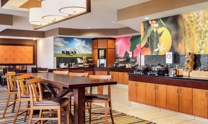 Maumee Hotel | Fairfield Inn & Suites Toledo Maumee
