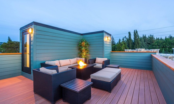 Fairhaven House | Fairhaven Luxury With Rooftop Deck and Ocean Views