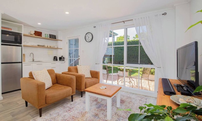 Mayfield House | Fairy Nook Charming Granny Flat with Shared Garden