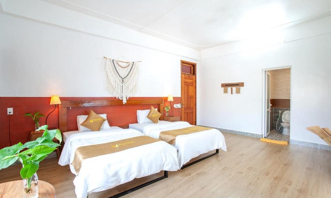 Phong Nha Bed & Breakfast | FALCON HOTEL & BAR