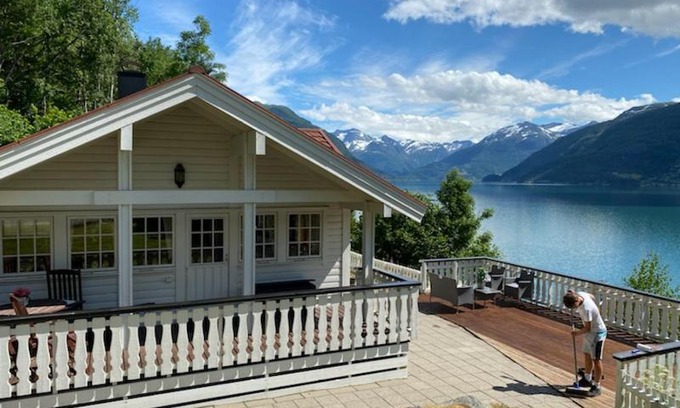 Stryn House | Faleide Panorama