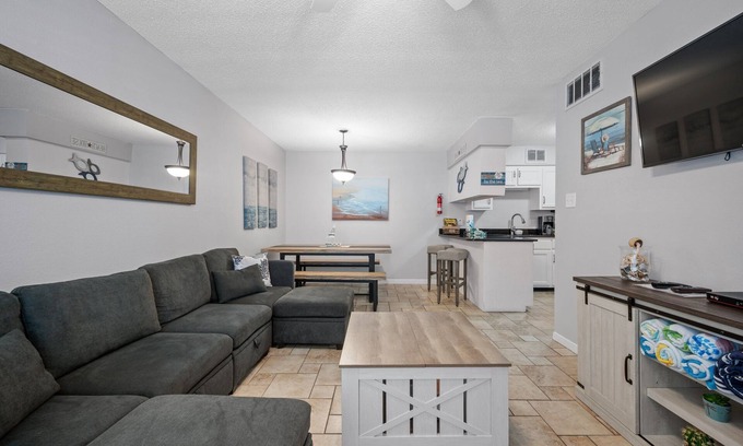 Gulf Shores Condo | Fall Discount! Beachside w/heated pool!