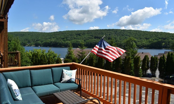 Thayerville Condo | Fall Fun at our Centrally Located Lake View Condo that sleeps 6!