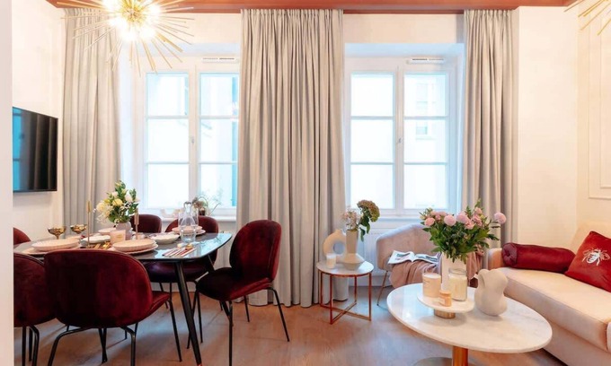 Old Town Apartment | Fall in love with the beautiful Old Town of Warsaw