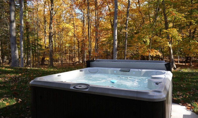 Glenn House | FALL SALE! Lux w. Private Heated Pool| Hot Tub |Sleeps 12 | King beds