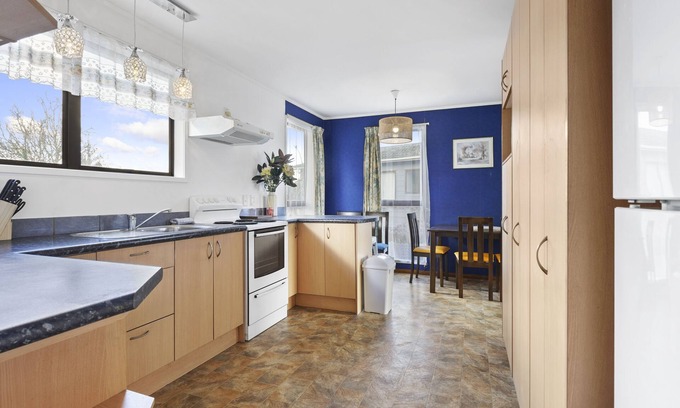 Manurewa House | Family 3BR Home with Netflix&Fenced Yard