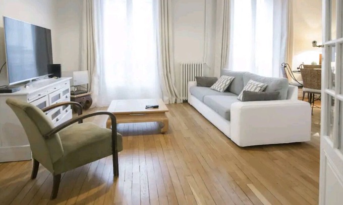 Adamville Apartment | Family Appartement