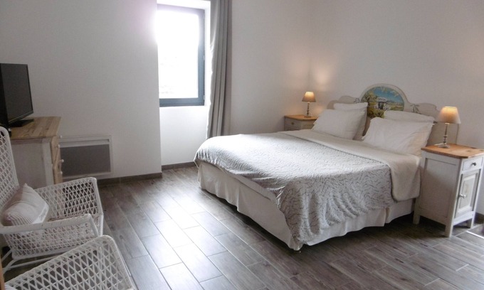 Brujas Bed & Breakfast | Family bed and breakfast Bastide Sud Ardèche Mas les Dolmens