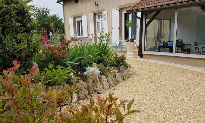 Cindre Cottage | Family Farmhouse Retreat with Modern Touches, Countryside Views, Near Attractions & Vichy