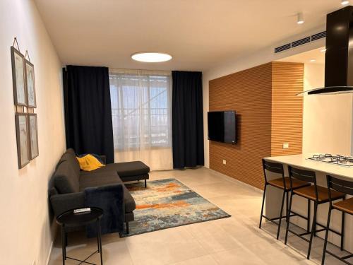 Rishon LeTsiyon Apartment | Family Friendly 3BR with Free Parking - in Rishon Letzion